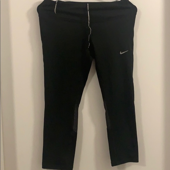 Nike Crop winter lined leggings with mesh detail - Picture 2 of 3